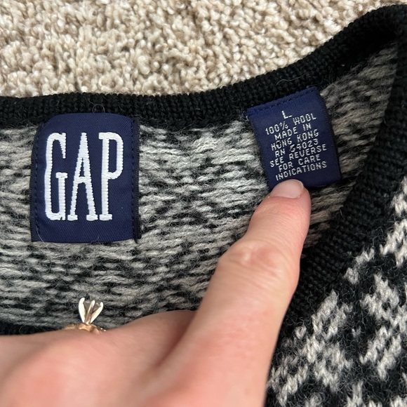 GAP Black and White Knit Vest size large 100% wool - Picture 3 of 5